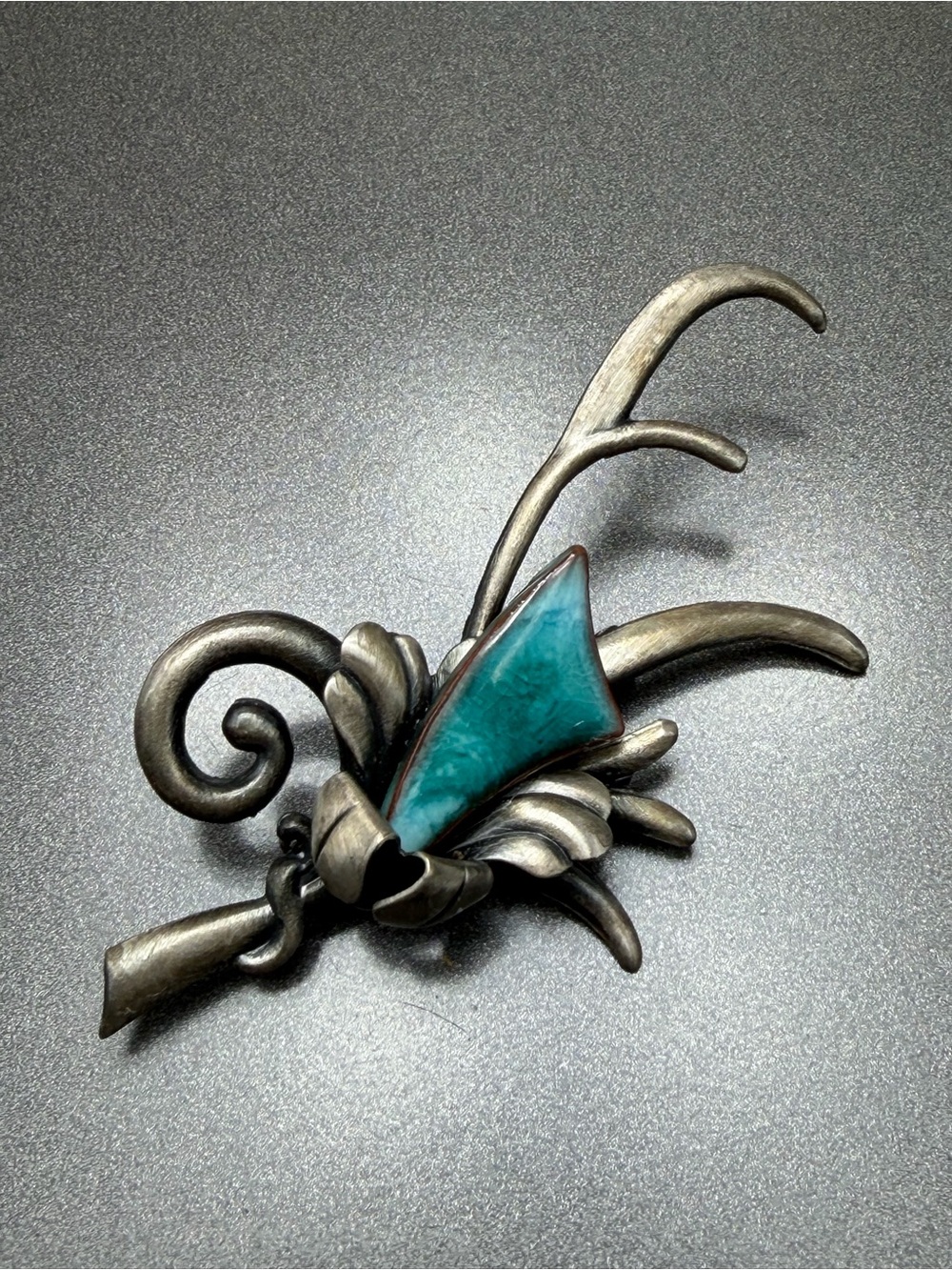 Vintage Art Deco Branch brooch #cz602